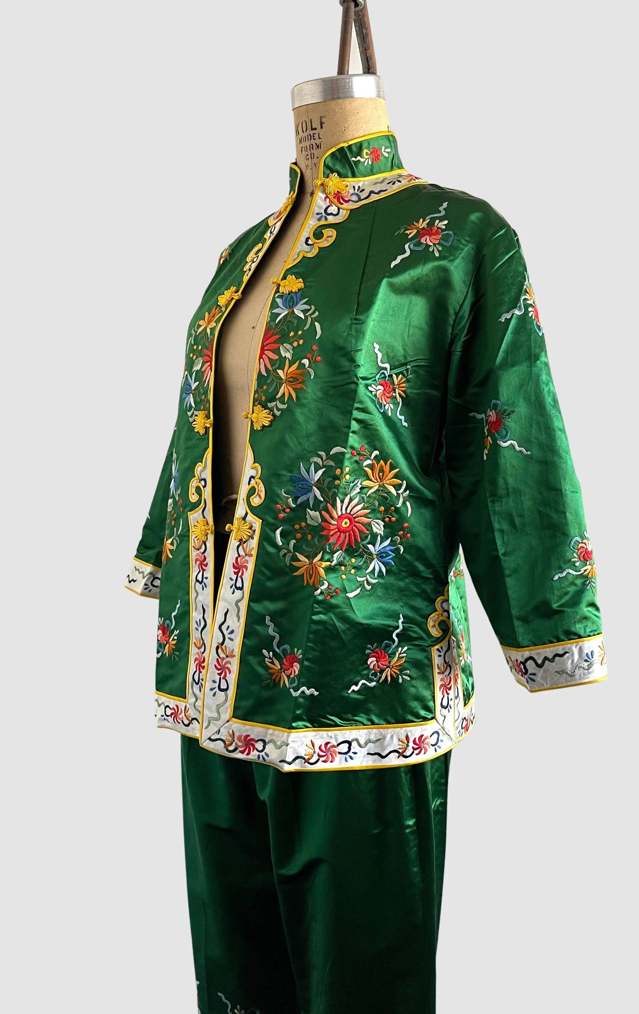 BAI HUA 60s to 70s Silk Embroidered Asian Pajamas, Medium