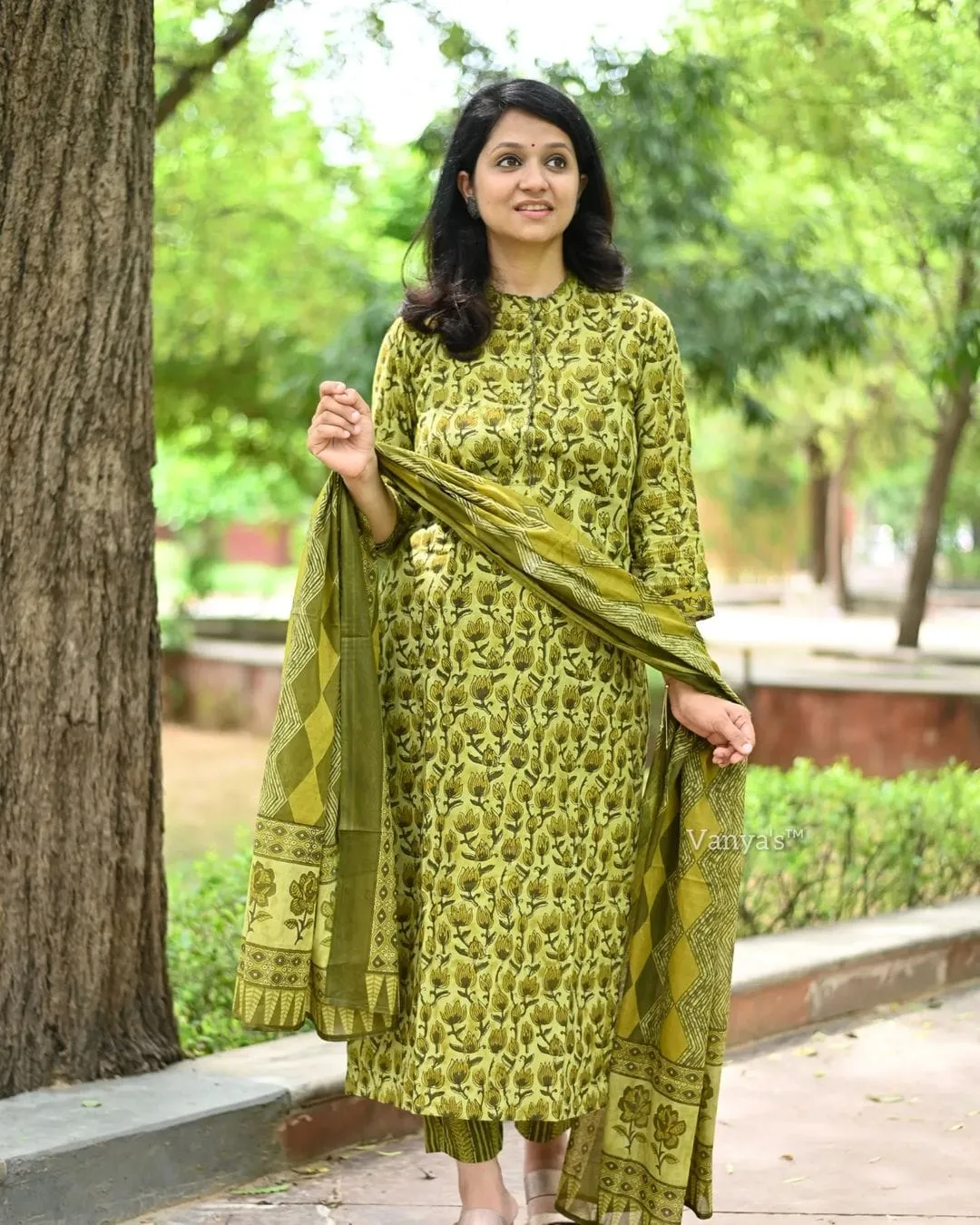 Green Kurta Pant Set with Dupatta – Stylish Ethnic Wear"