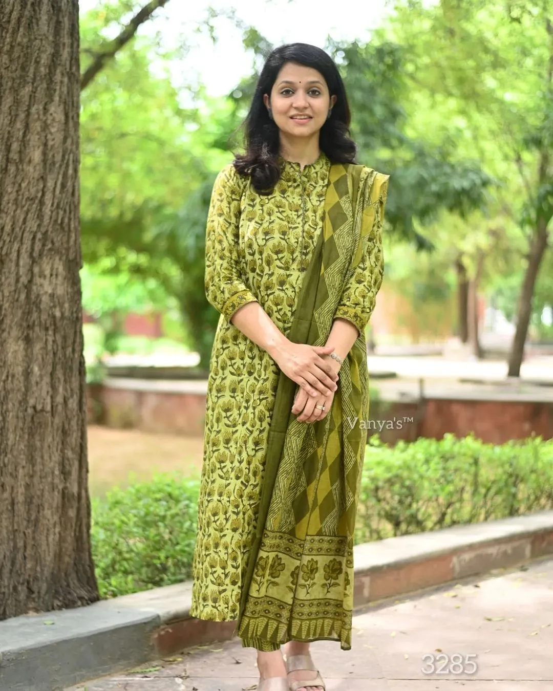 Green Kurta Pant Set with Dupatta – Stylish Ethnic Wear"